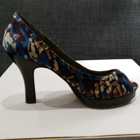 DONATED. Satin peep toe Madden Girl heels - Picture 5 of 8